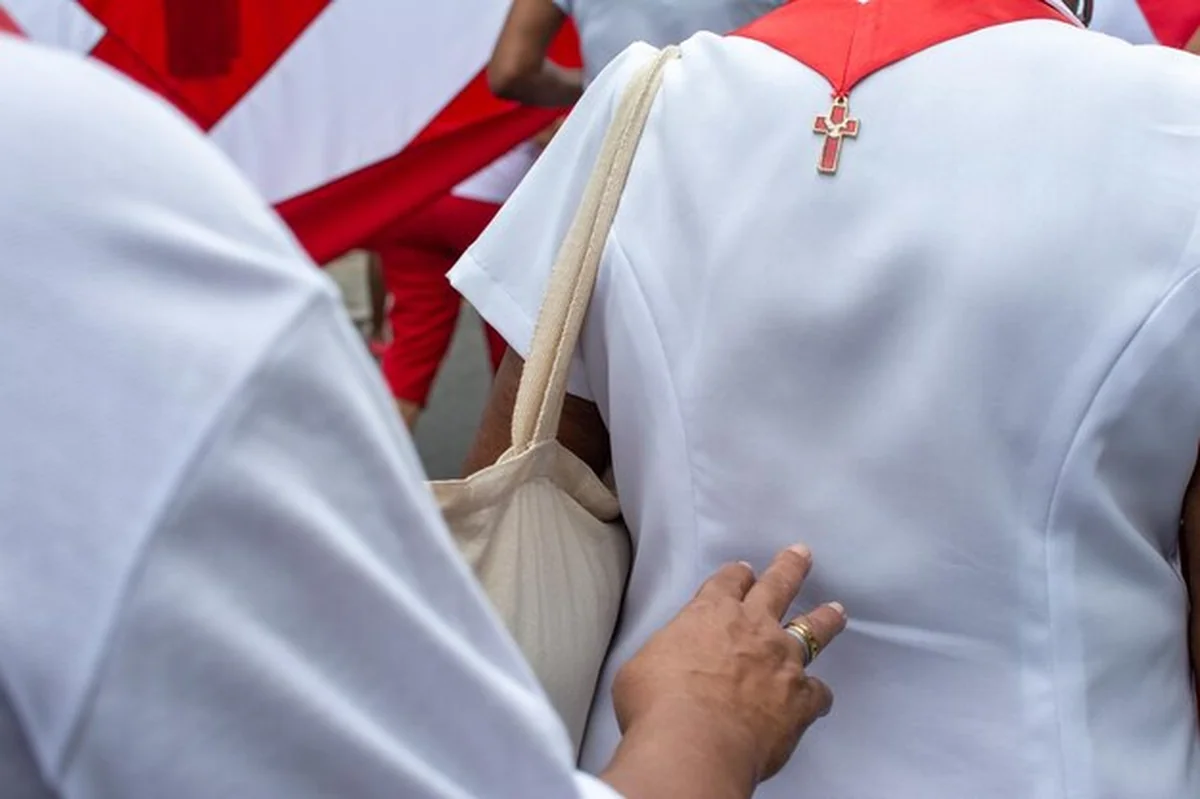Wierni katolicy w procesji Najświętszego Serca Jezusa w Salvador Bahia